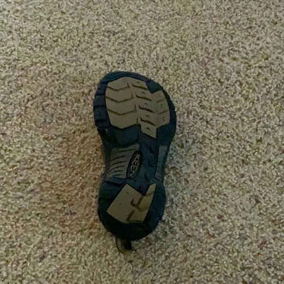 Dark Green Keens 👟 - Picture 4 of 6